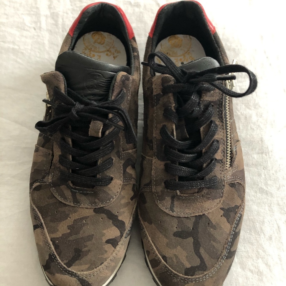 Ladies sneakers